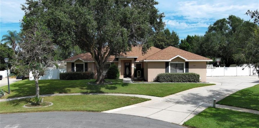 Villa ou maison à Clermont, Floride 5 chambres, 236.16 m2 № 2398482
