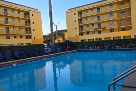 Copropriété à louer à Miami, Floride: 2 chambres, 104.98 m2 № 2000808 - photo 18