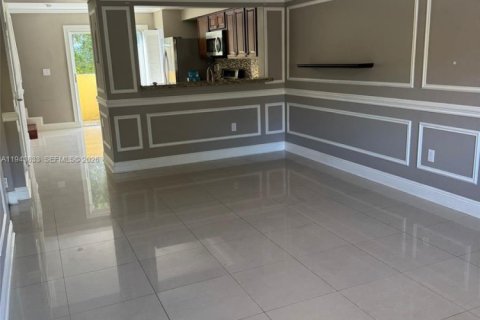 Copropriété à louer à Miami, Floride: 2 chambres, 104.98 m2 № 2000808 - photo 5