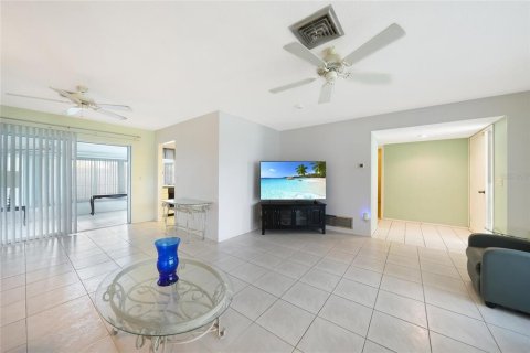 House in Venice, Florida 2 bedrooms, 124.4 sq.m. № 1808040 - photo 5