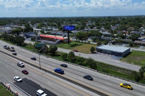 Immobilier commercial à vendre à Miami Gardens, Floride № 2022613 - photo 2