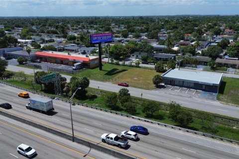 Immobilier commercial à Miami Gardens, Floride № 2022613