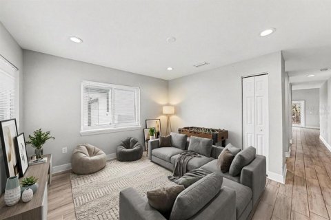 House in Tampa, Florida 4 bedrooms, 194.63 sq.m. № 2237370 - photo 22