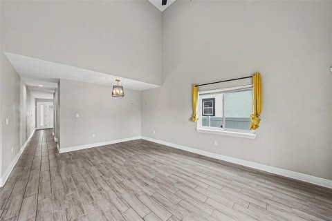 House in Tampa, Florida 4 bedrooms, 194.63 sq.m. № 2237370 - photo 9