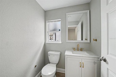 House in Tampa, Florida 4 bedrooms, 194.63 sq.m. № 2237370 - photo 18