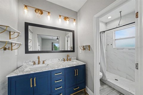 House in Tampa, Florida 4 bedrooms, 194.63 sq.m. № 2237370 - photo 4