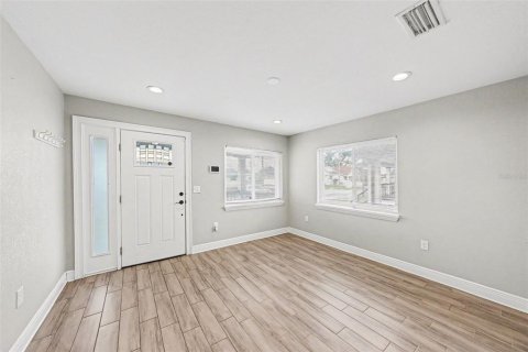 House in Tampa, Florida 4 bedrooms, 194.63 sq.m. № 2237370 - photo 7