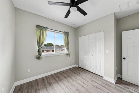House in Tampa, Florida 4 bedrooms, 194.63 sq.m. № 2237370 - photo 26