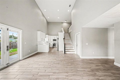 House in Tampa, Florida 4 bedrooms, 194.63 sq.m. № 2237370 - photo 11