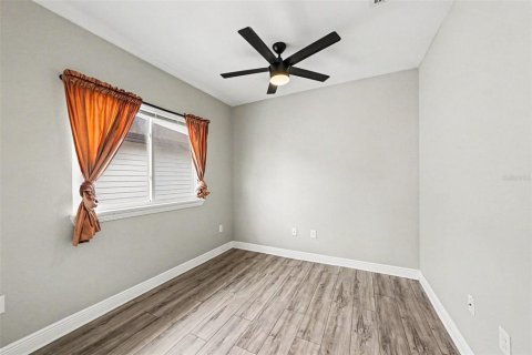 House in Tampa, Florida 4 bedrooms, 194.63 sq.m. № 2237370 - photo 25