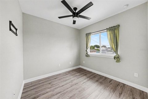 House in Tampa, Florida 4 bedrooms, 194.63 sq.m. № 2237370 - photo 27
