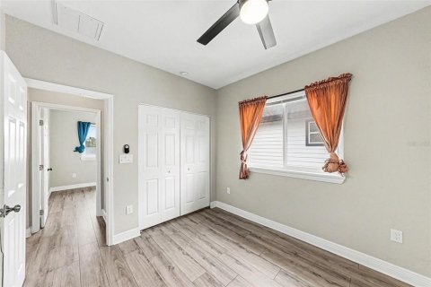 House in Tampa, Florida 4 bedrooms, 194.63 sq.m. № 2237370 - photo 24