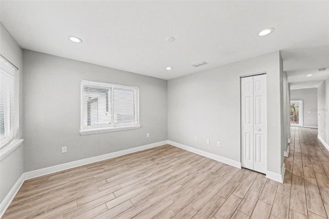 House in Tampa, Florida 4 bedrooms, 194.63 sq.m. № 2237370 - photo 23