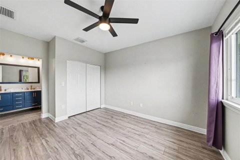 House in Tampa, Florida 4 bedrooms, 194.63 sq.m. № 2237370 - photo 19
