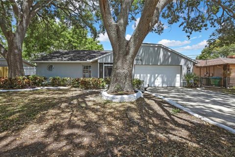 Casa en venta en Palm Harbor, Florida, 3 dormitorios, 185.06 m2 № 1716745 - foto 1