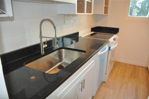 Condo in Punta Gorda, Florida, 2 bedrooms  № 1900597 - photo 10