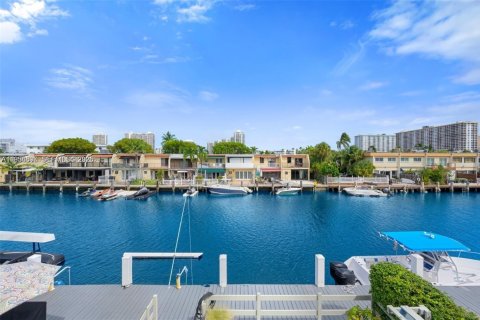 Adosado en alquiler en North Miami Beach, Florida, 3 dormitorios, 151.8 m2 № 2008460 - foto 4