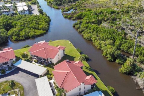 Condo in Port Richey, Florida, 2 bedrooms  № 2322759 - photo 3