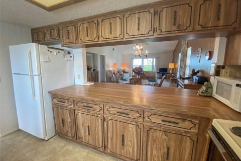 Condo in Port Richey, Florida, 2 bedrooms  № 2322759 - photo 7