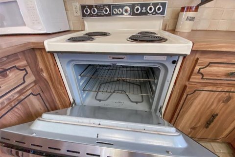 Condo in Port Richey, Florida, 2 bedrooms  № 2322759 - photo 11