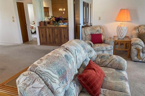 Condo in Port Richey, Florida, 2 bedrooms  № 2322759 - photo 18