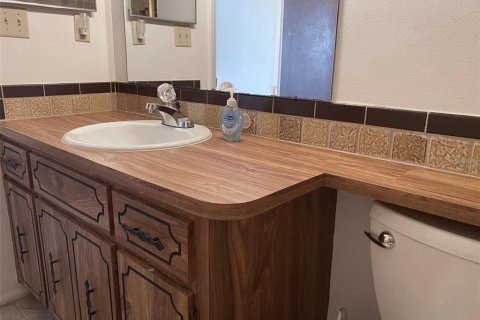 Condo in Port Richey, Florida, 2 bedrooms  № 2322759 - photo 23