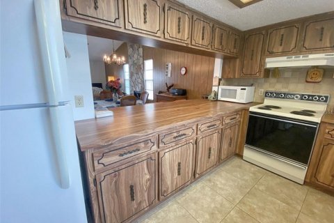 Condo in Port Richey, Florida, 2 bedrooms  № 2322759 - photo 4
