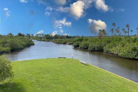 Condo in Port Richey, Florida, 2 bedrooms  № 2322759 - photo 19