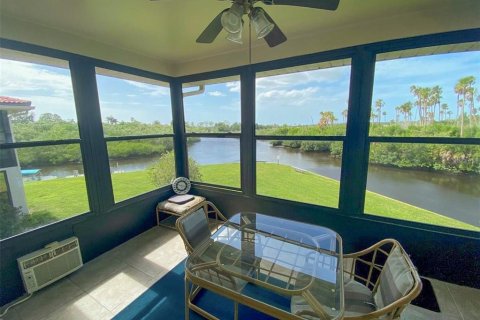 Condo in Port Richey, Florida, 2 bedrooms  № 2322759 - photo 17
