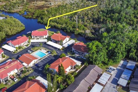 Condo in Port Richey, Florida, 2 bedrooms  № 2322759 - photo 2