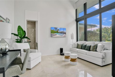 Купить виллу или дом в Халландейл-Бич, Флорида 5 спален, 431.44м2, № 1928602 - фото 18