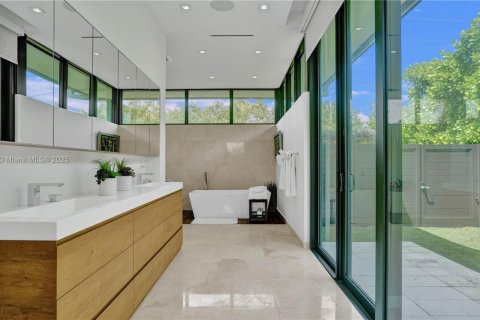 Купить виллу или дом в Халландейл-Бич, Флорида 5 спален, 431.44м2, № 1928602 - фото 16