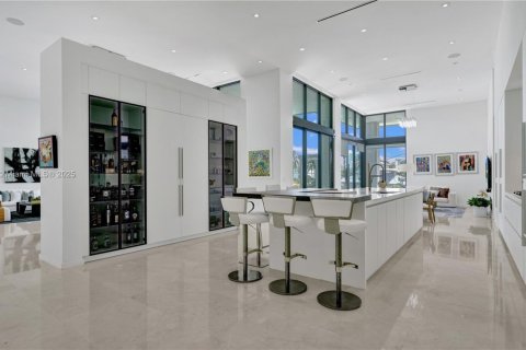 Купить виллу или дом в Халландейл-Бич, Флорида 5 спален, 431.44м2, № 1928602 - фото 9