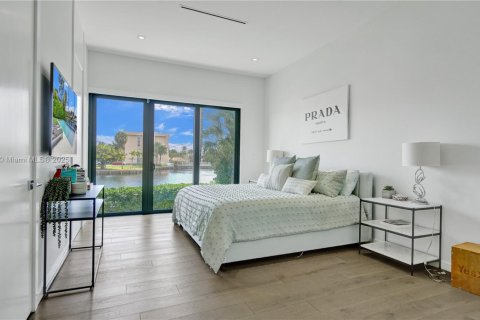 Купить виллу или дом в Халландейл-Бич, Флорида 5 спален, 431.44м2, № 1928602 - фото 17