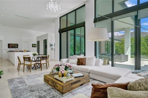 Купить виллу или дом в Халландейл-Бич, Флорида 5 спален, 431.44м2, № 1928602 - фото 12