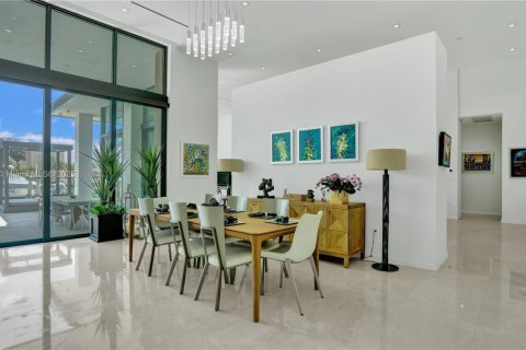 Купить виллу или дом в Халландейл-Бич, Флорида 5 спален, 431.44м2, № 1928602 - фото 8