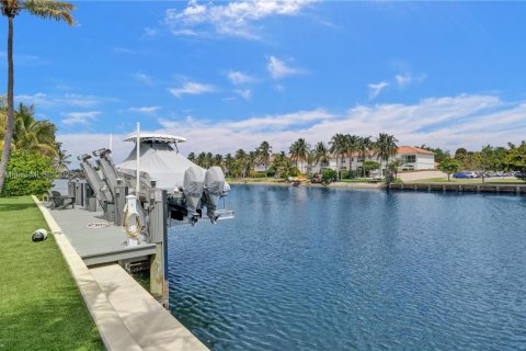 Купить виллу или дом в Халландейл-Бич, Флорида 5 спален, 431.44м2, № 1928602 - фото 24
