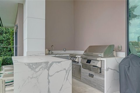 Купить виллу или дом в Халландейл-Бич, Флорида 5 спален, 431.44м2, № 1928602 - фото 22