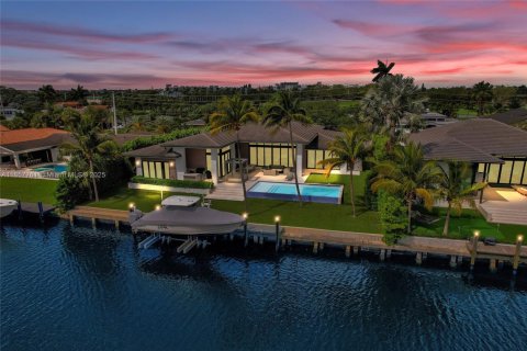 Купить виллу или дом в Халландейл-Бич, Флорида 5 спален, 431.44м2, № 1928602 - фото 2