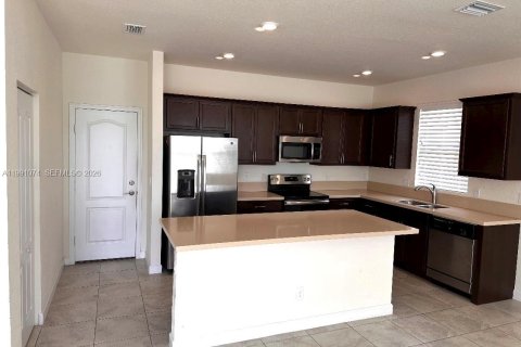 Casa en alquiler en St. Lucie, Florida, 4 dormitorios, 235.88 m2 № 2057562 - foto 4