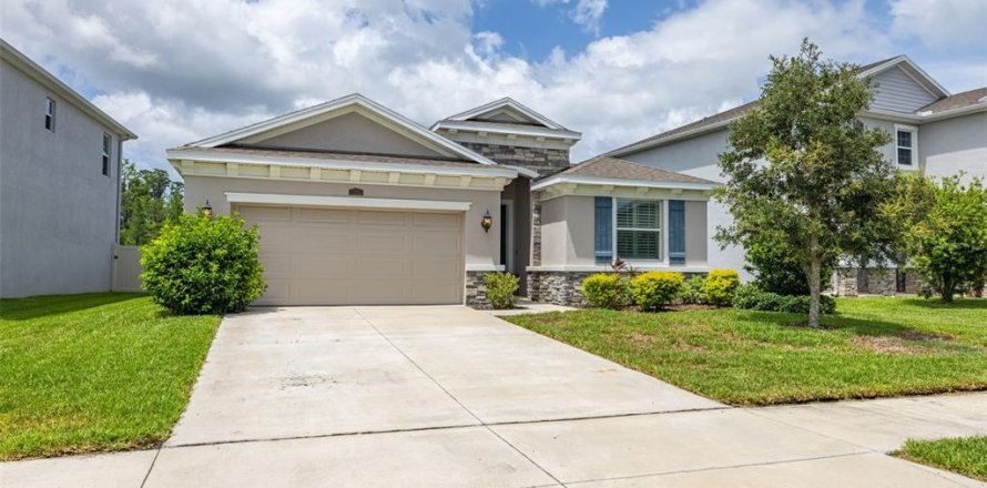 House in Odessa, Florida 4 bedrooms, 189.99 sq.m. № 1805783
