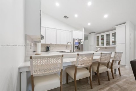 House in Jupiter, Florida 3 bedrooms, 204.76 sq.m. № 1941871 - photo 22