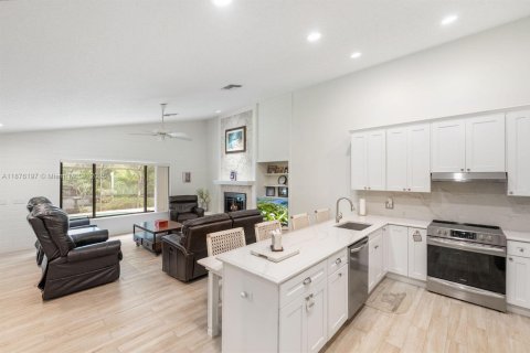 House in Jupiter, Florida 3 bedrooms, 204.76 sq.m. № 1941871 - photo 20
