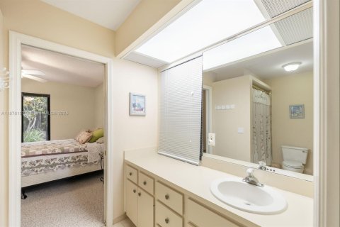 House in Jupiter, Florida 3 bedrooms, 204.76 sq.m. № 1941871 - photo 28