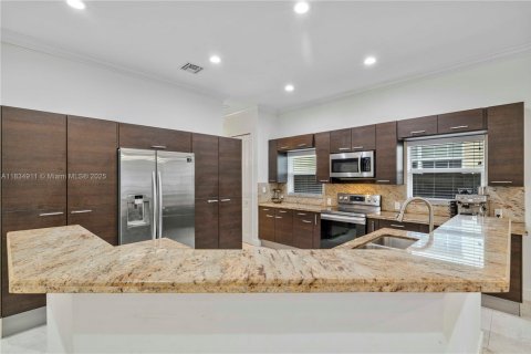 Townhouse in Fort Lauderdale, Florida 6 bedrooms, 316.61 sq.m. № 1818732 - photo 9