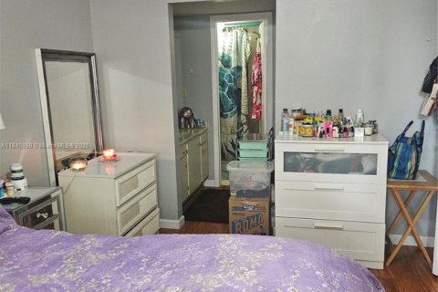 Condo in Pembroke Pines, Florida, 2 bedrooms  № 2026810 - photo 10