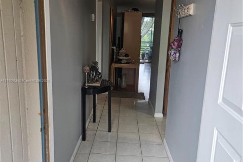 Condo in Pembroke Pines, Florida, 2 bedrooms  № 2026810