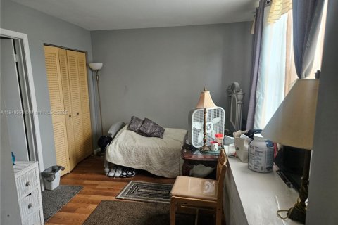 Condo in Pembroke Pines, Florida, 2 bedrooms  № 2026810 - photo 12