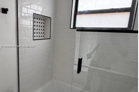 House in Miami, Florida 3 bedrooms, 145.3 sq.m. № 1965366 - photo 8