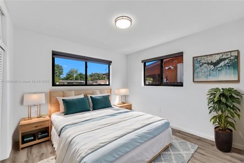 House in Miami, Florida 3 bedrooms, 145.3 sq.m. № 1965366 - photo 21